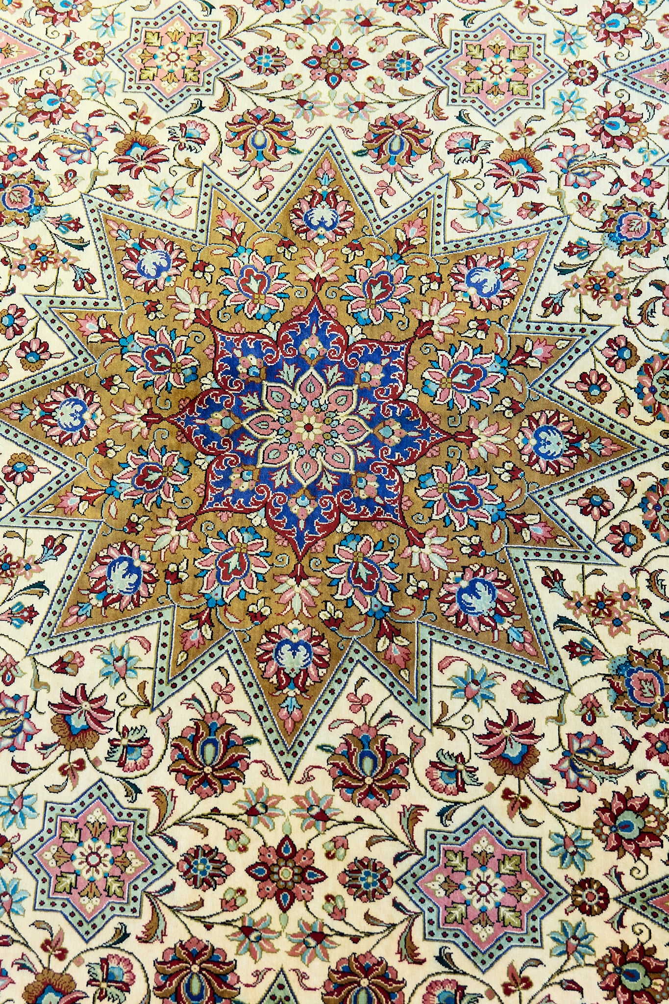 Tappeto Persiano Qum in Seta Extra Fine — Disegno Stellare