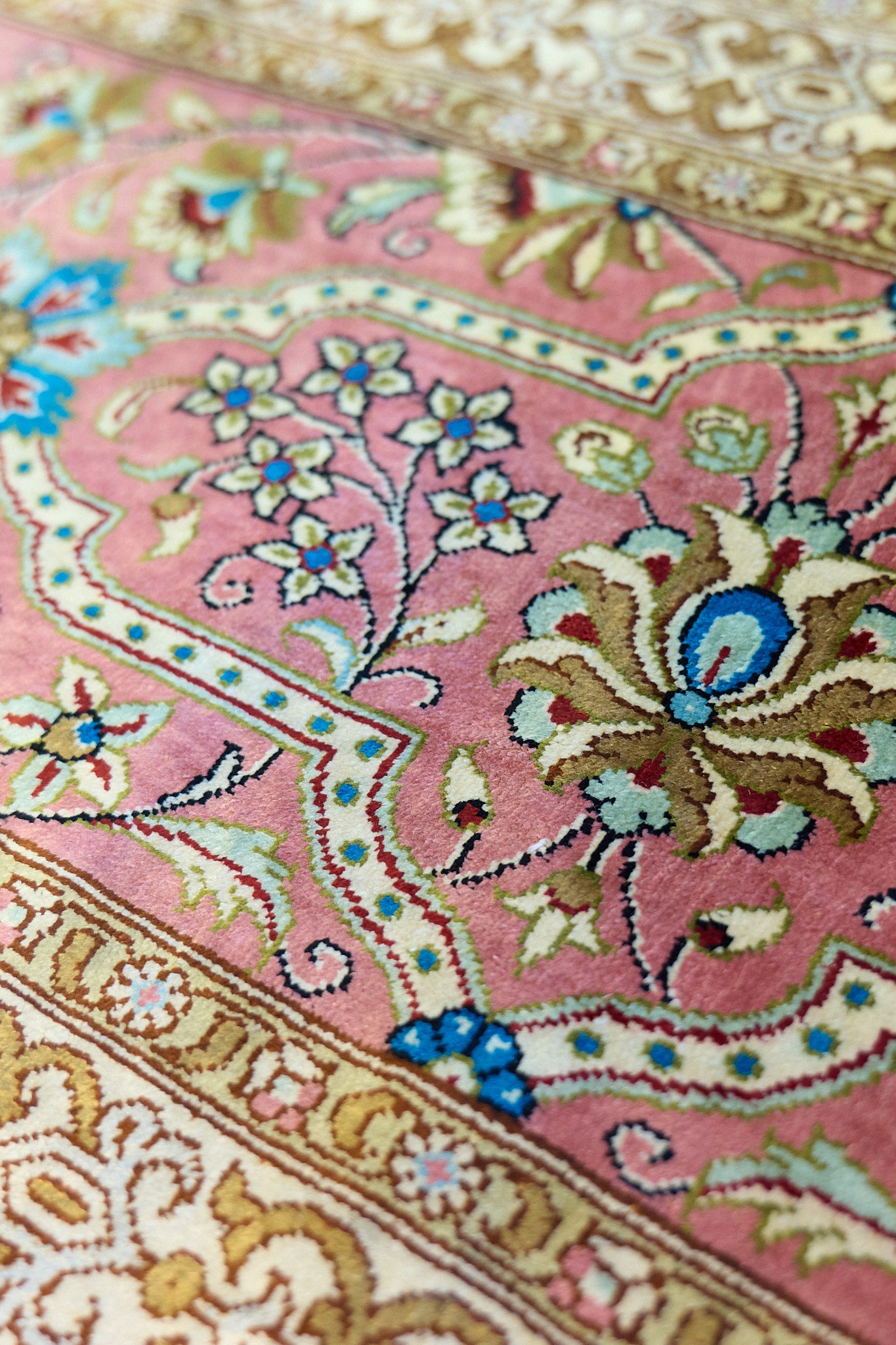 Tappeto Persiano Qum in Seta Extra Fine — Disegno Stellare