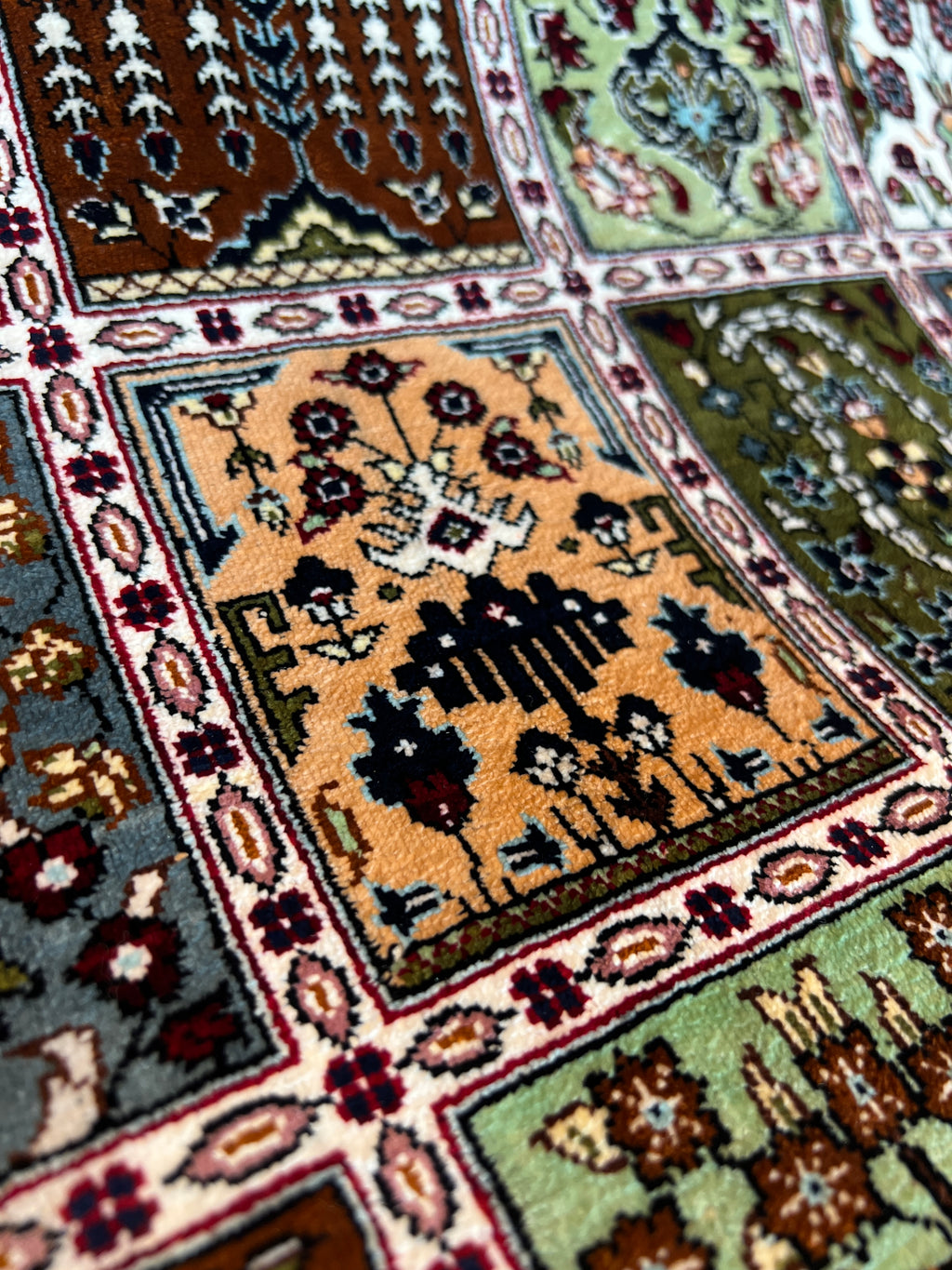 Tappeto persiano Qum in seta extra fine